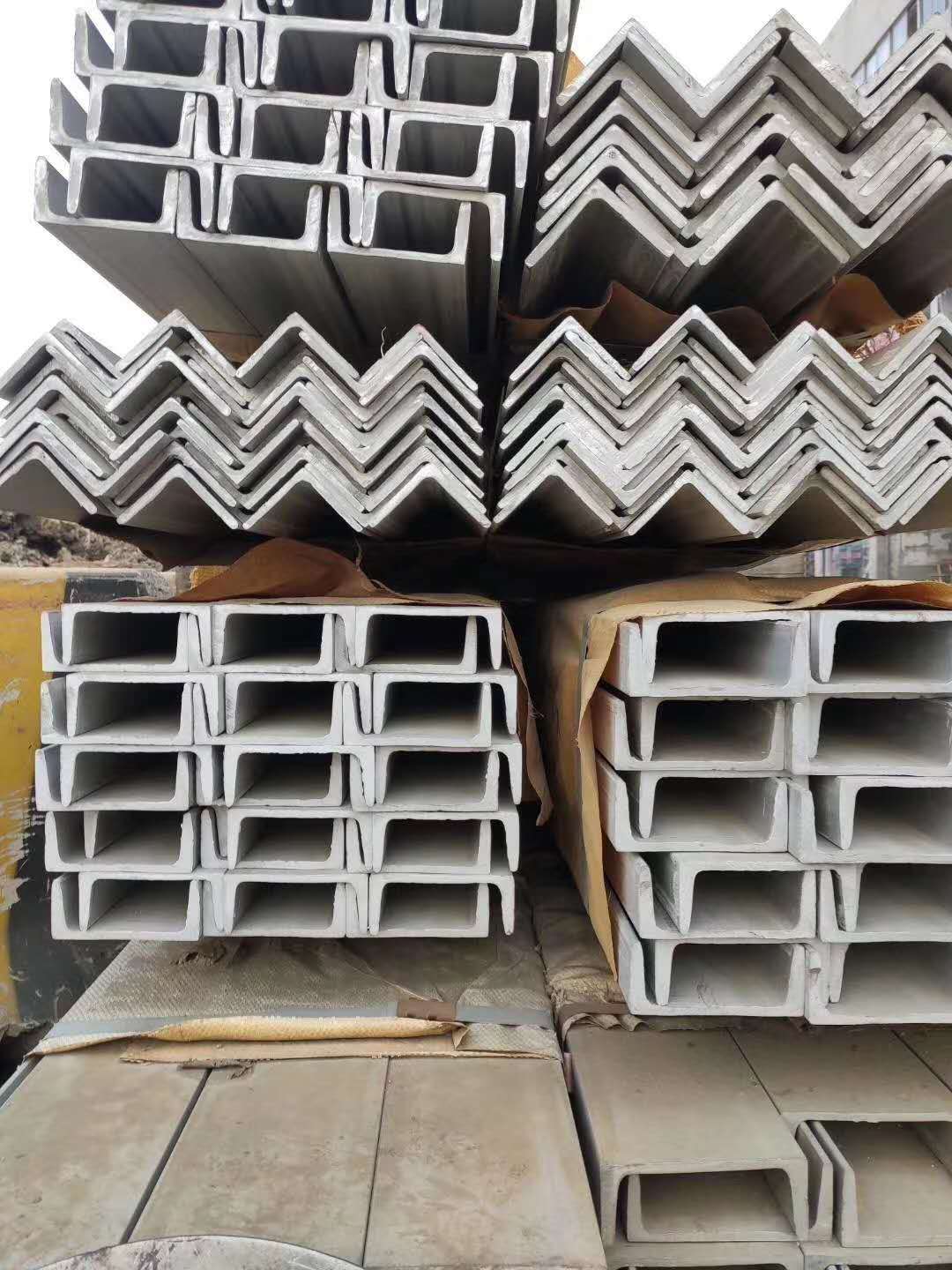 中国不锈钢角钢市场304不锈钢角钢的价格波动