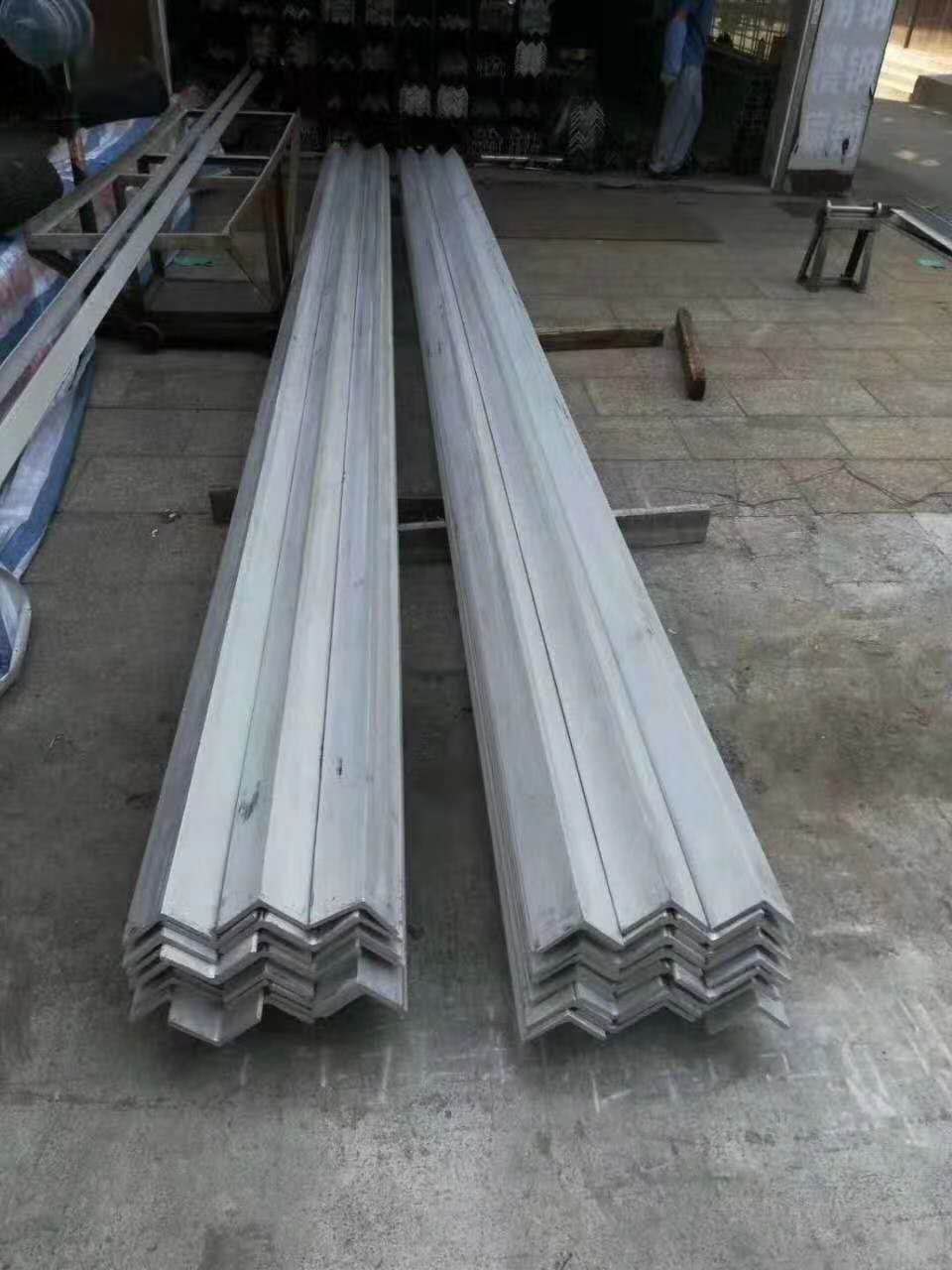 乌鲁木齐疫情防控严密不锈钢角钢材料所需甚大不锈钢角钢的市场波动